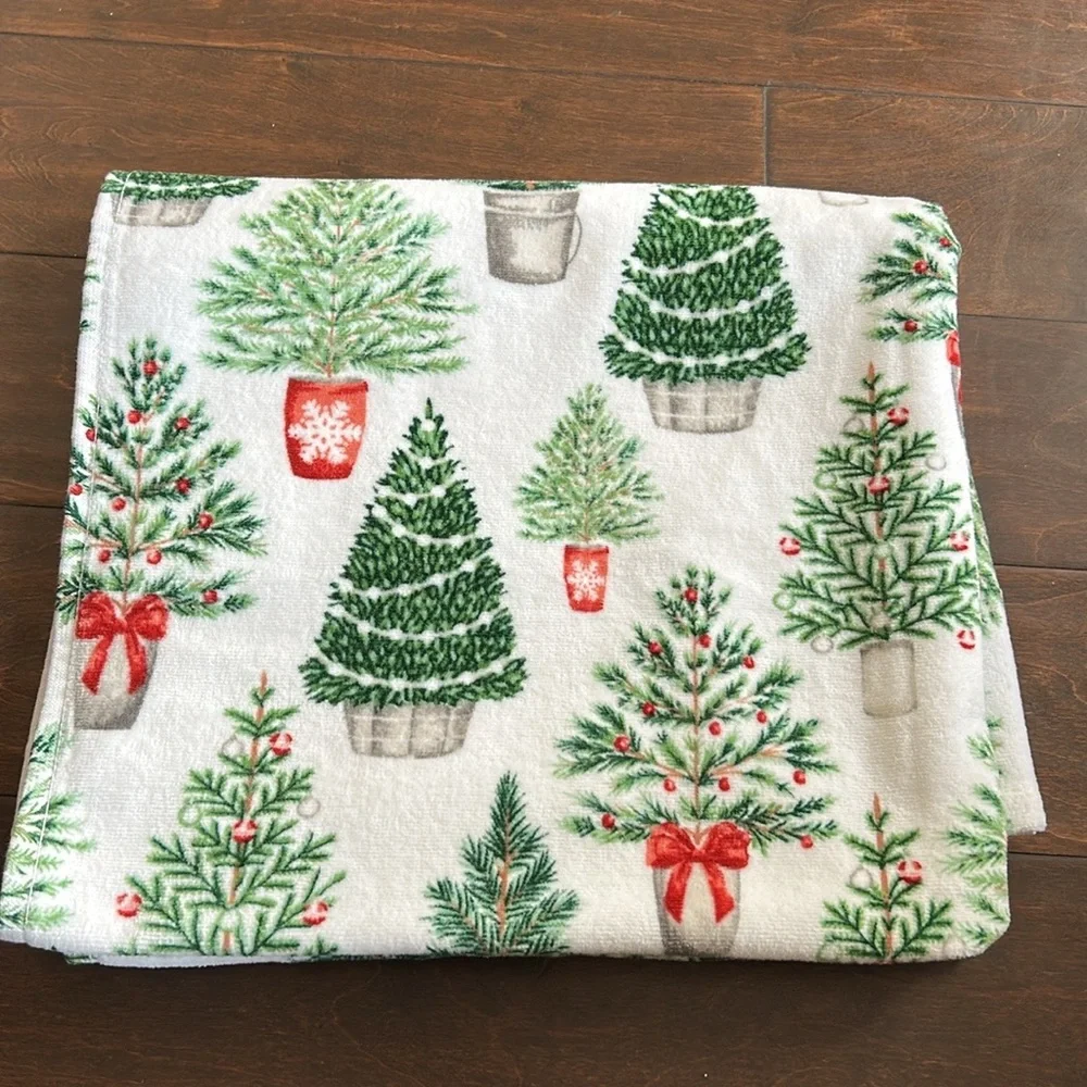 Laura Ashley Home Christmas Trees Bath Towel Single NEW 29”x54” Cotton